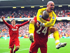 Reina to sign new deal